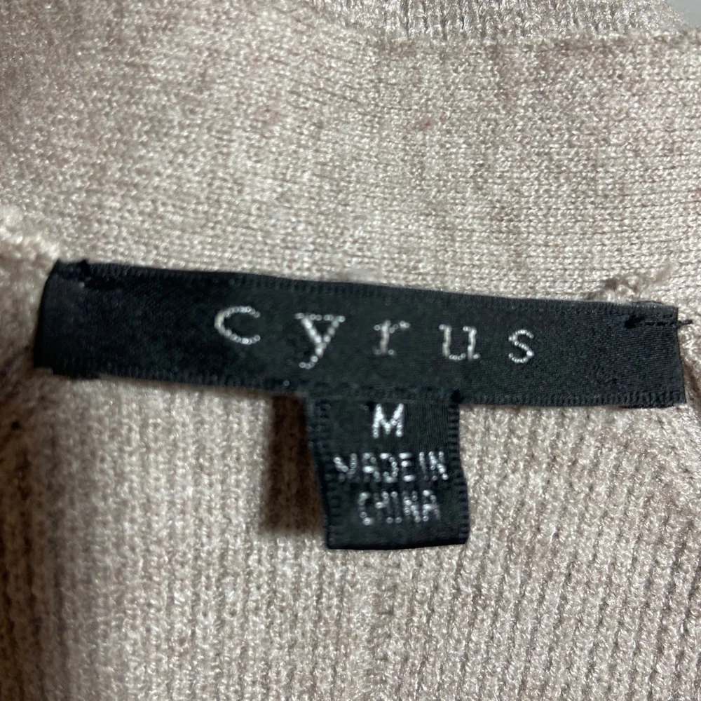 Cyrus pockets often